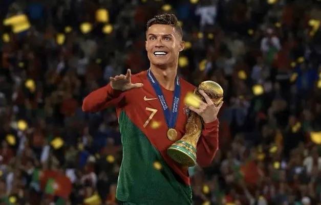 AYX体育赛事直播C罗新星重返赛场表现突出，雄鹿前途光明！