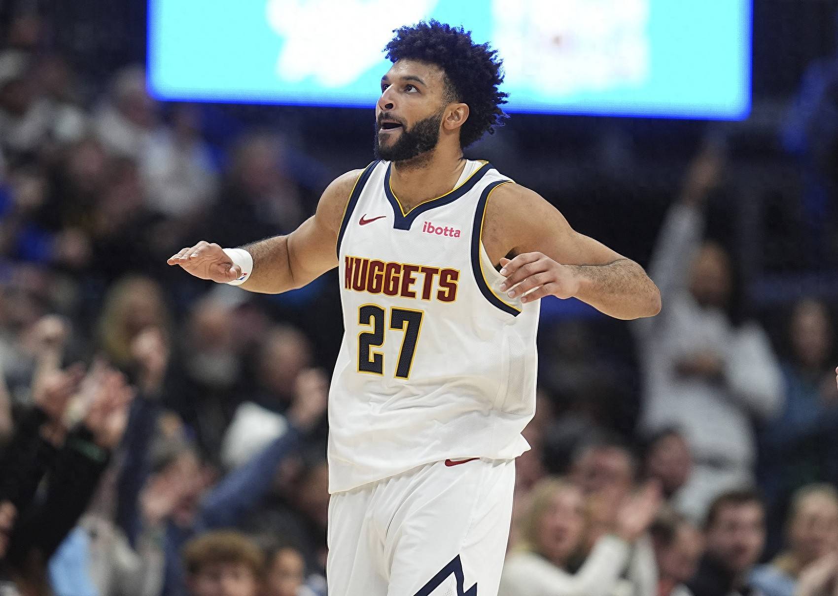 AYX体育赛事直播 穆雷重返赛场，重要助攻首场状态出色，加拿大队观众沸腾！上演精彩一战