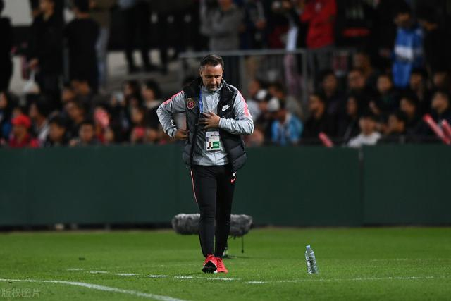 AYX体育在线登录今晨体能课后，巴塞罗那队长鼓劲备战中超，质疑声仍在，控场能力受关注的简单介绍