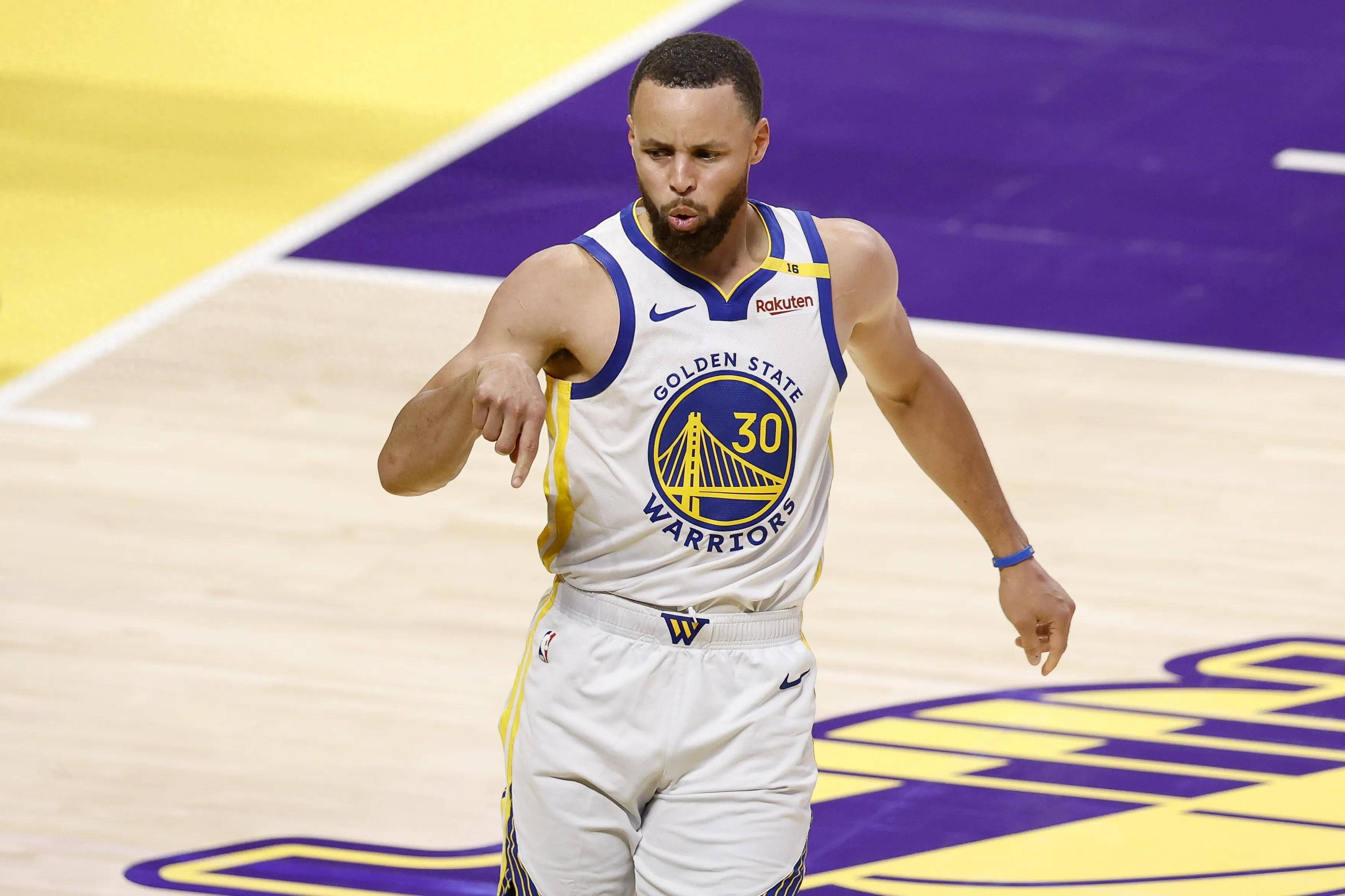 爱游戏APP下载CBA季后赛赛程吃紧，洛杉矶湖人国际比赛日临场应变，更衣室稳定，资深球员宣示担当的简单介绍